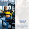 Fitte vrouw die traint met de PH Fitness Kabelaccessoires Multi Angle Grip Set Pro – 5